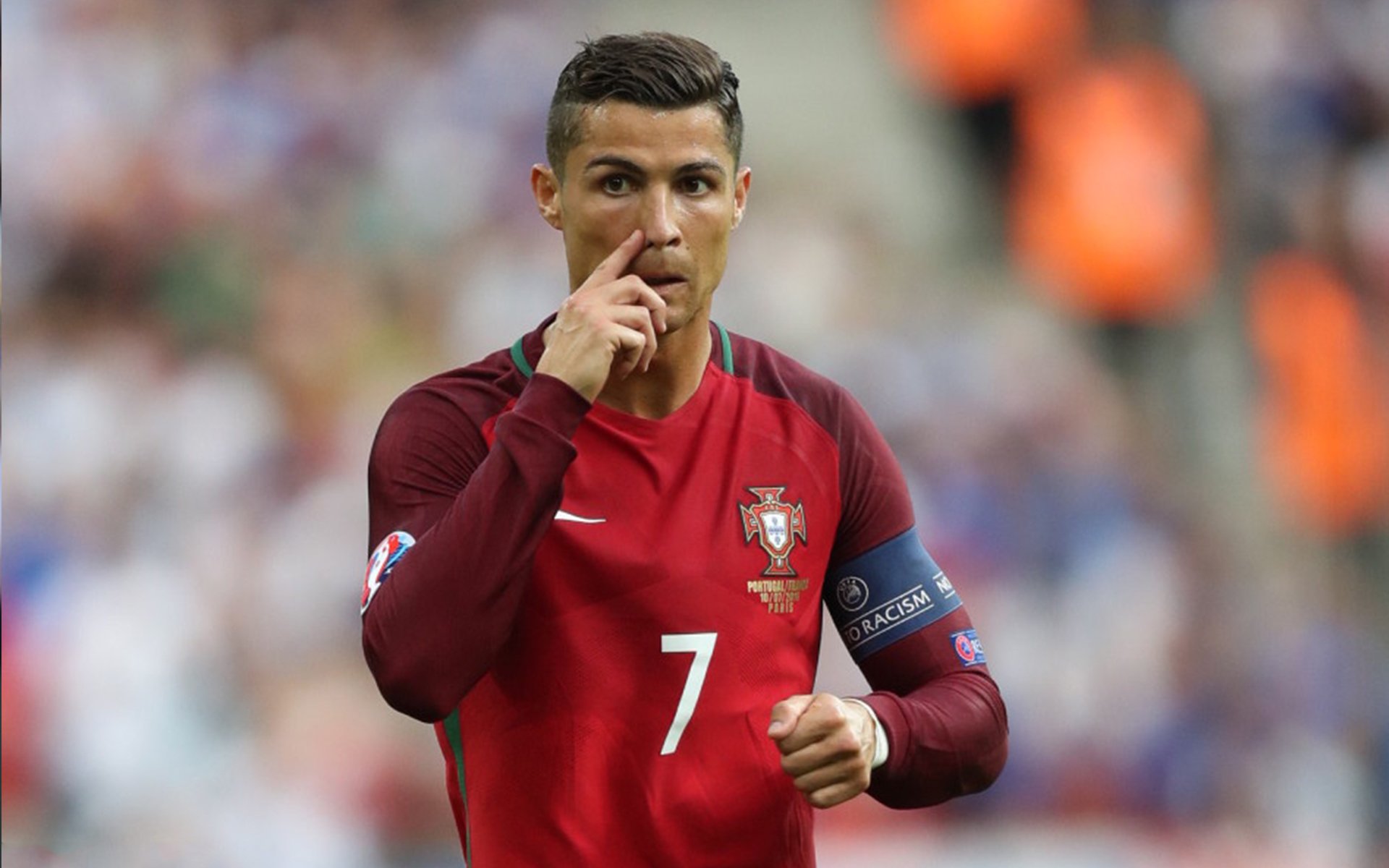 “激情现场：球迷的疯狂援助瞬间”，激情篮球